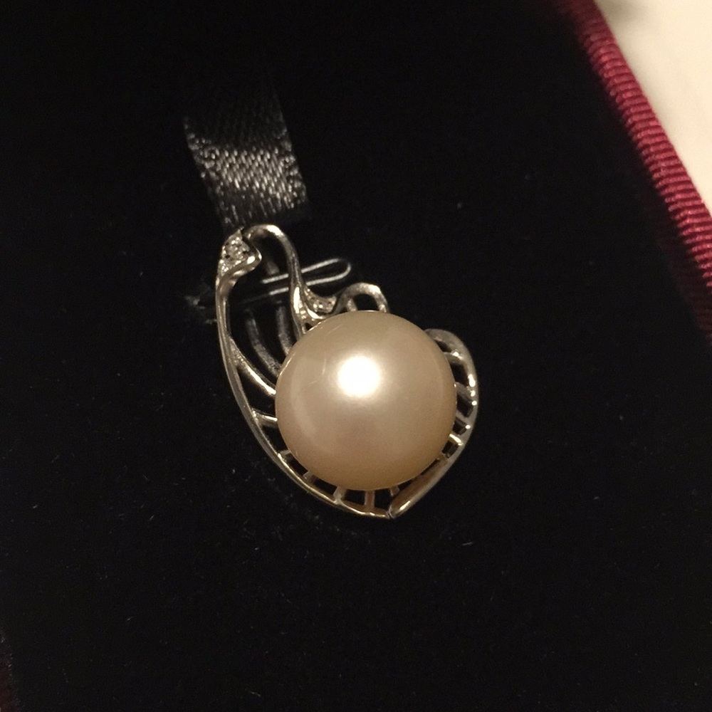 Pearl pendant